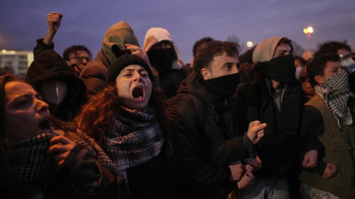 Πάνω από 1.400 οι συλληφθέντες στην Τουρκία