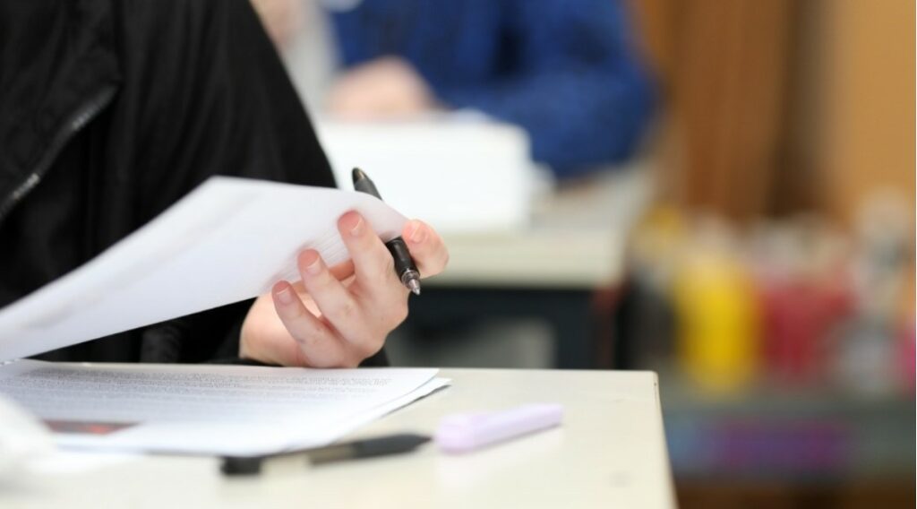 Κύκλωμα στη Ρόδο έδινε πτυχία αγγλικών με 1.200 ευρώ - Διάλογοι καίνε σύμβουλο του δημάρχου και την προϊστάμενη της Πολεοδομίας