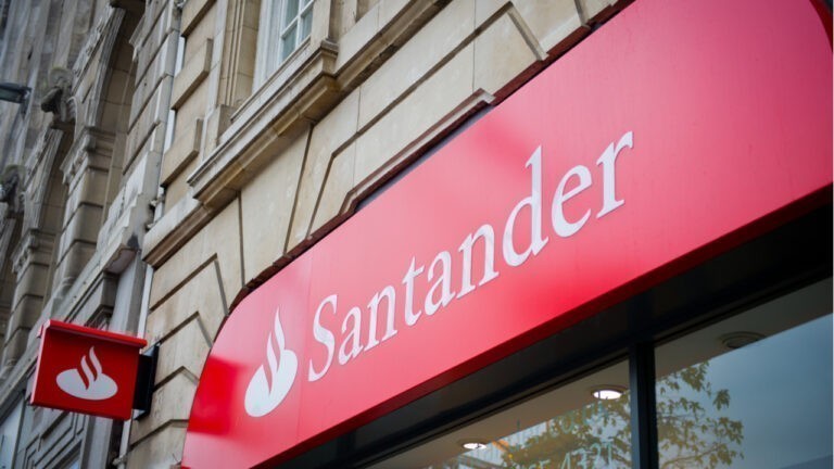 Η Santander εκποιεί χαρτοφυλάκιο στεγαστικών δανείων αξίας €462 εκατ.