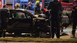 Τροχαίο στην Ποσειδώνος: 20χρονος χωρίς δίπλωμα έπεσε σε κολώνα ηλεκτροφωτισμού - Τραυματίστηκε σοβαρά η 20χρονη συνοδηγός