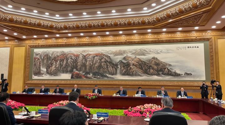 Μήνυμα Σι Τζινπίνγκ σε κορυφαίους CEOs: Ελάτε να επενδύσετε στην Κίνα