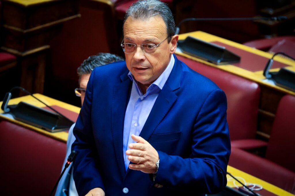 Φάμελλος κατά Κωνσταντοπούλου: Κατέβαινε στα συλλαλητήρια μαζί με τα πιο ακροδεξιά στοιχεία της κοινωνίας