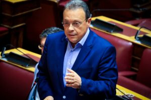 Φάμελλος κατά Κωνσταντοπούλου: Κατέβαινε στα συλλαλητήρια μαζί με τα πιο ακροδεξιά στοιχεία της κοινωνίας