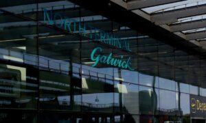 Λάθος συναγερμός στο αεροδρόμιο Gatwick του Λονδίνου: Εκκενώθηκε λόγω καπνού - Επιβάτης... άτμιζε