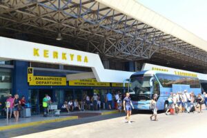 Κέρκυρα: Άνοιξε η τουριστική σεζόν - Φτάνουν οι πρώτες πτήσεις από το εξωτερικό στο νησί