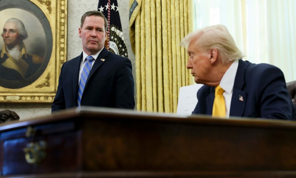 Η διαρροή συνομιλίας με ευθύνη του Μαίκ Βαλτς φαίνεται να έχει εξοργίσει τον Ντόναλντ Τραμπ