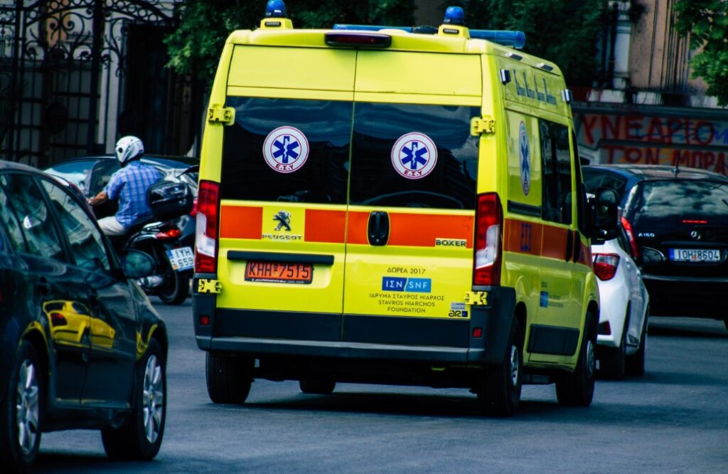Παιανία: Νεκρός σε τροχαίο με μοτοσικλέτα 66χρονος - Έπεσε σε διερχόμενο αυτοκίνητο