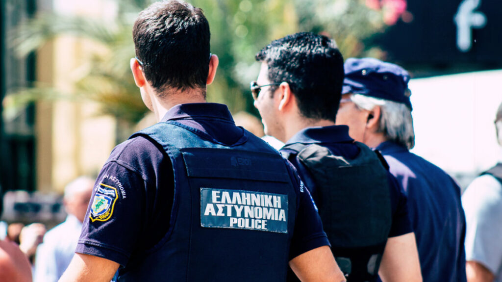 Συνεχίζονται οι γαλάζιες παραινέσεις για αυξήσεις σε όλους τους ενστόλους
