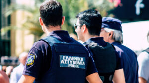Συνεχίζονται οι γαλάζιες παραινέσεις για αυξήσεις σε όλους τους ενστόλους