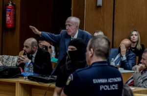 Κωνσταντίνος Πλεύρης: Αναβλήθηκε για τον Σεπτέμβριο η δίκη του για τους ναζιστικούς χαιρετισμούς