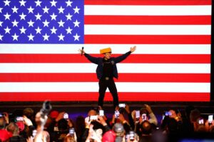 Μασκ: Πρόσφερε δύο επιταγές του 1 εκατ. δολαρίων σε ψηφοφόρους στο Ουισκόνσιν