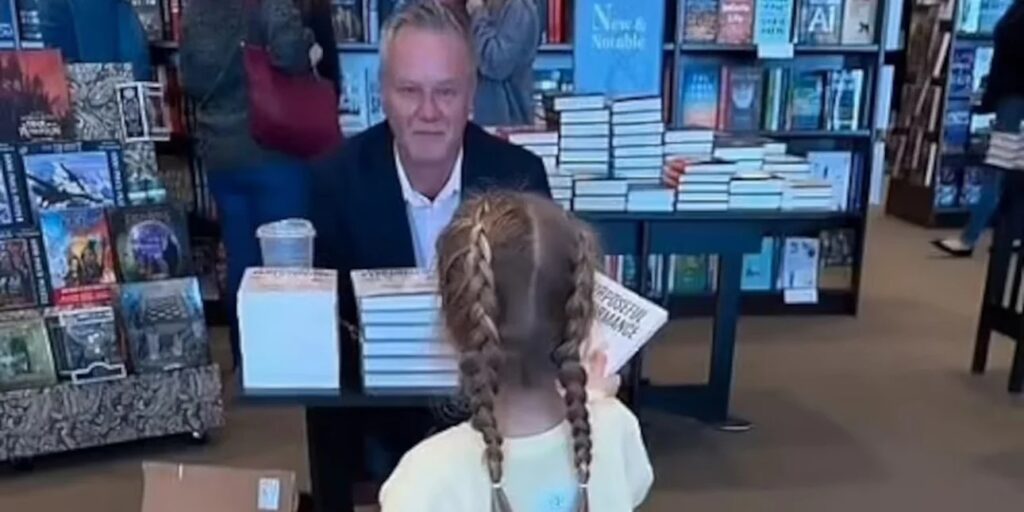 Έγινε best seller συγγραφέας χάρη στη συγκινητική κίνηση μιας άγνωστης, όταν κανείς δεν πήγε στην παρουσίαση του βιβλίου του