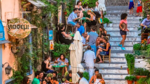 Έκλεισε το εμβληματικό «Γιασεμί» στα σκαλάκια της Πλάκας, μετά από 16 χρόνια