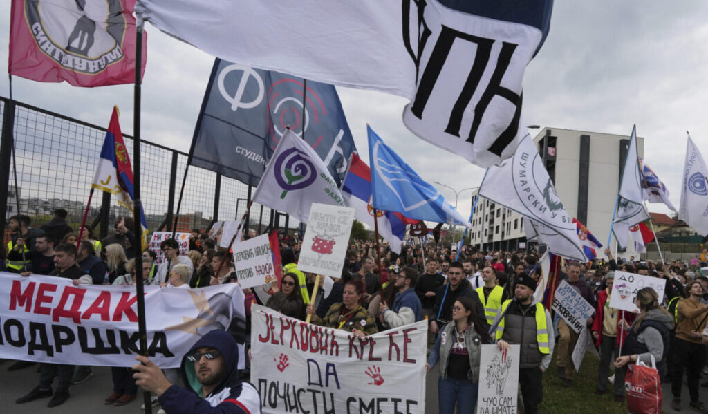 Σερβία: Φοιτητές κινητοποιούνται ενάντια στην «προπαγάνδα» από τα φιλοκυβερνητικά ΜΜΕ