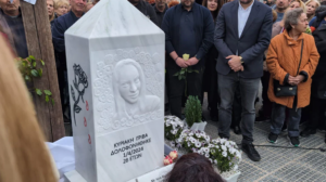 Μνημείο στους Αγίους Αναργύρους για την Κυριακή Γρίβα