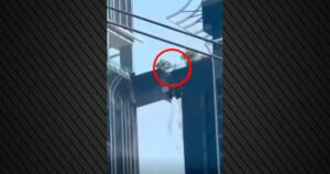 Σεισμός Μιανμάρ: Καρέ καρέ η στιγμή που 36χρονος πήδηξε από ουρανοξύστη σε ουρανοξύστη για να σώσει την οικογένειά του