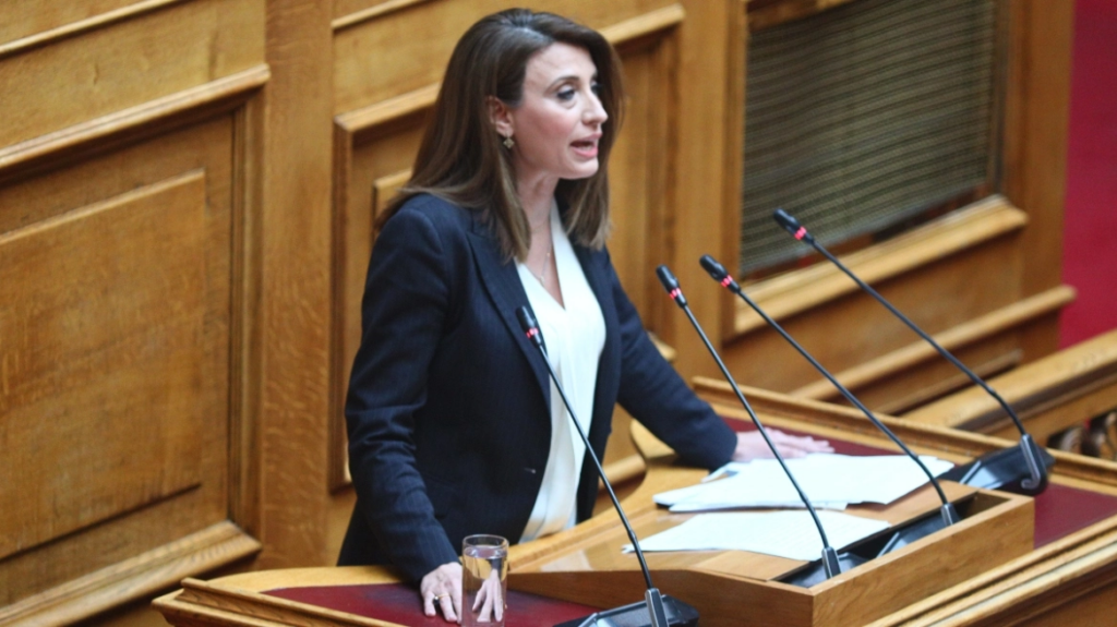 Εκτός γραμμής ΣΥΡΙΖΑ ψήφισε η Νίνα Κασιμάτη