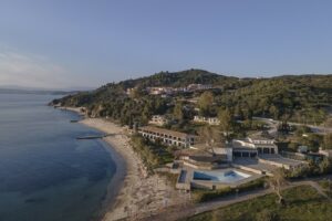 Ξενία Ουρανούπολης: Πλειστηριασμός για το εμβληματικό ξενοδοχείο κοντά στο Άγιο Όρος