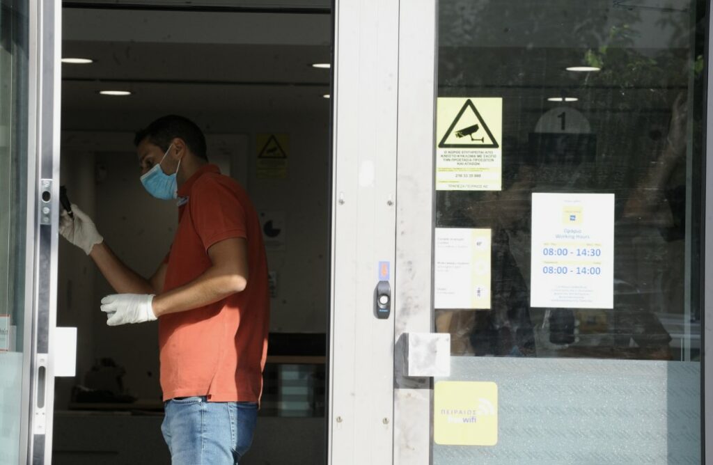 Αιτωλοακαρνανία: Ένοπλη ληστεία με ομηρία σε τράπεζα - Πήραν 200.000 ευρώ και εξαφανίστηκαν