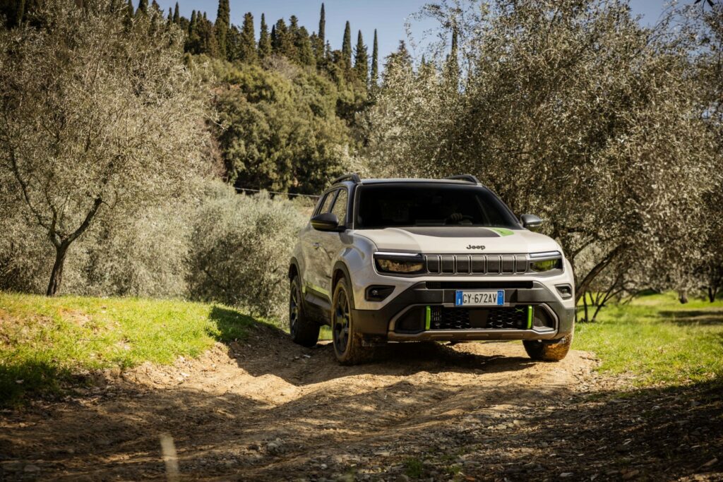 Jeep Avenger 4xe: Στην Ελλάδα με τιμή από 34.490 ευρώ