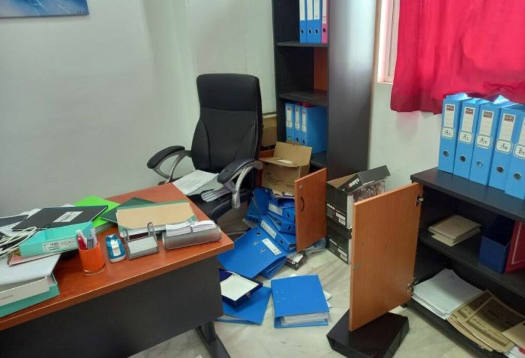 Άγνωστοι έκλεψαν έγγραφα, ηλεκτρονικό εξοπλισμό και χρήματα από το Λύκειο της Νέας Μάκρης