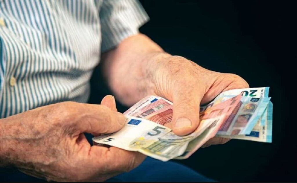 Ανακοινώθηκαν οι ημερομηνίες, κατά τις οποίες θα πληρωθούν οι συντάξεις Μαΐου 2025.