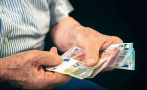 Ανακοινώθηκαν οι ημερομηνίες, κατά τις οποίες θα πληρωθούν οι συντάξεις Μαΐου 2025.