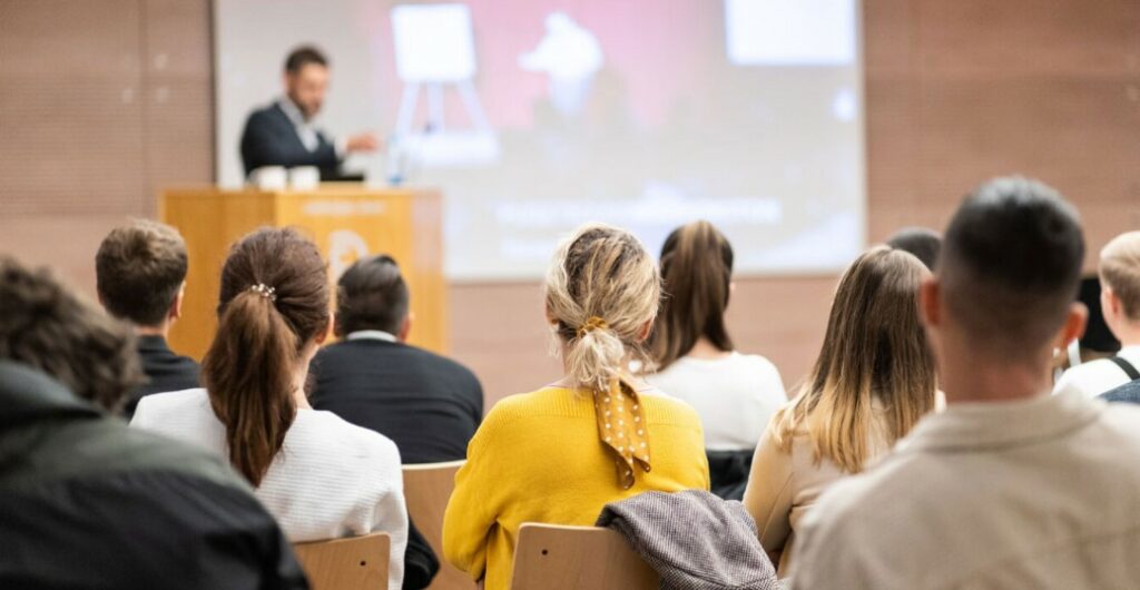 Σκάνδαλο σε ΑΕΙ της Βόρειας Ελλάδας: Συγγενής καθηγητή εξασφάλιζε συμβάσεις για να κάνει μαθήματα επί 18 χρόνια χωρίς...πτυχίο