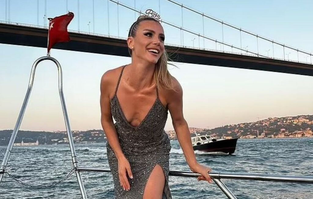 Τουρκία: Νεκρή 27χρονη βασίλισσα ομορφιάς -Έπεσε από γέφυρα ενώ προσπαθούσε να ξεφύγει από την αστυνομία