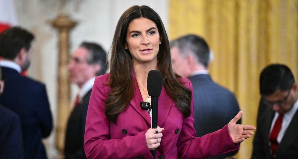 Κέιτλαν Κόλινς: Ποια είναι η δημοσιογράφος του CNN που προκάλεσε τη χθεσινή «έκρηξη» του Τραμπ στο Οβάλ Γραφείο