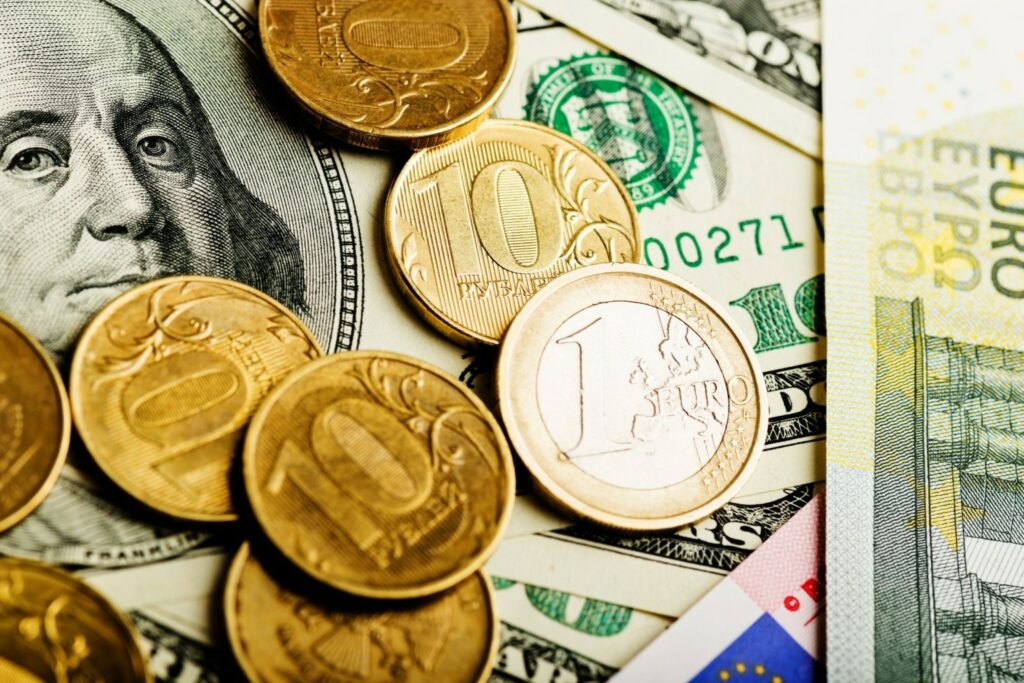 Η πτώση του δολαρίου ανοίγει τον δρόμο για ενίσχυση του ευρώ