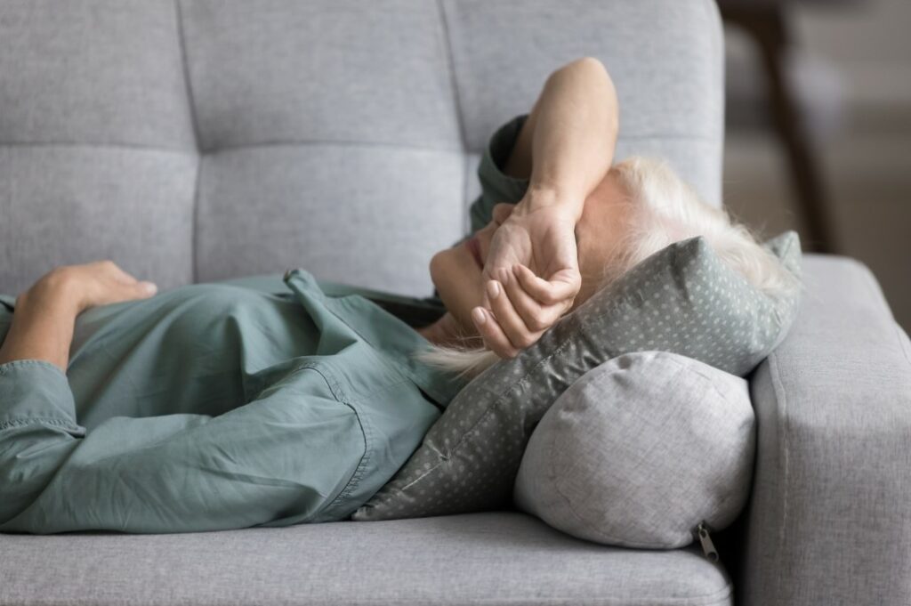 Υπνηλία: Συνδέεται με αυξημένους κινδύνους για την υγεία και μειωμένη ποιότητα ζωής