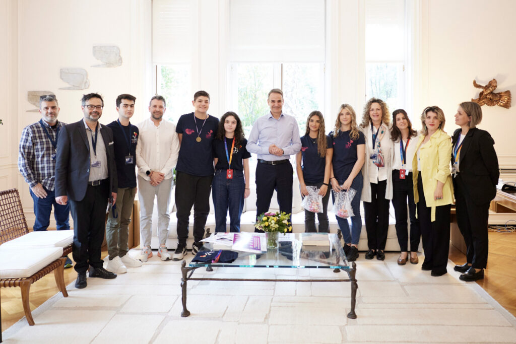 Κυριάκος Μητσοτάκης: Σε επίδειξη ΚΑΡΠΑ από παιδιά και μέλη της οργάνωσης Kids Saves Lives