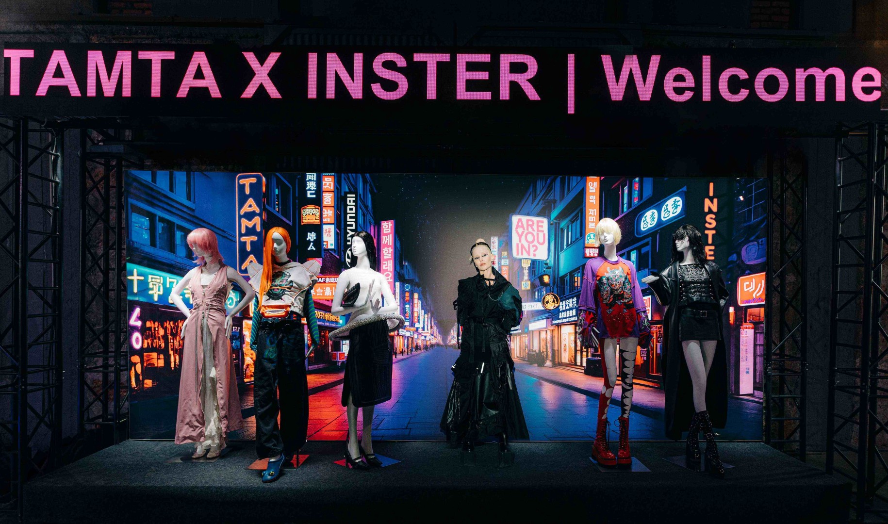 Hyundai Inster: Παρέα με την Τάμτα στο Athens Fashion Week