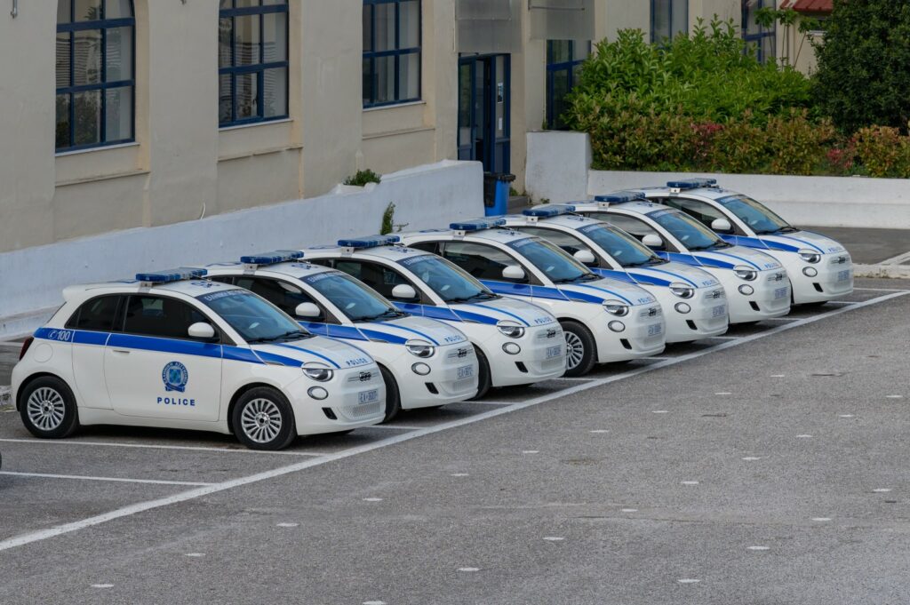 Fiat: Δωρεά 10 ηλεκτρικά 500e από τον Όμιλο ΔΕΗ στην Ελληνική Αστυνομία