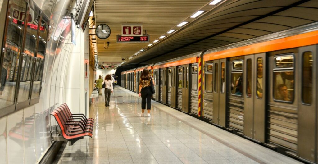 Πάσχα 2025: Πώς θα κινηθούν μετρό, τραμ, λεωφορεία και τρόλεϊ από Μεγάλη Παρασκευή έως Τετάρτη