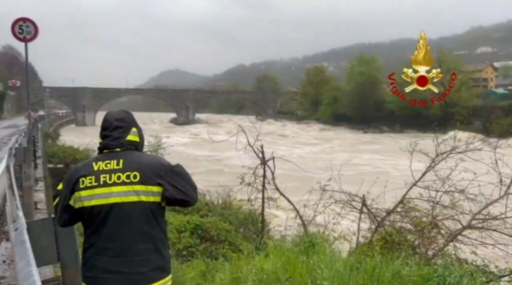 Σφοδρή κακοκαιρία πλήττει περιοχές της Βόρειας Ιταλίας – Ένας νεκρός και ένας αγνοούμενος από πλημμύρες