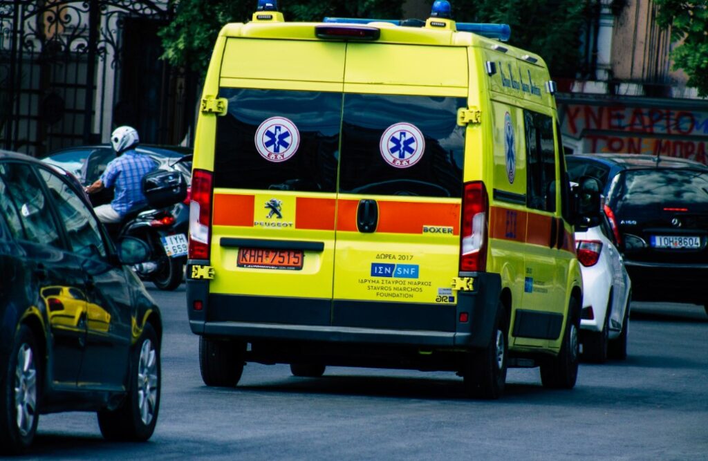 Αιματηρή επίθεση στα Χανιά: Του επιτέθηκε με χαρτοκόπτη και τον τραυμάτισε στην κοιλιά