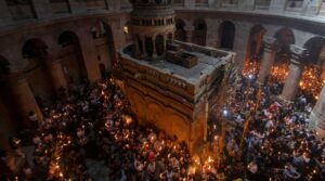 Guardian: Στη σκιά της βίας το Πάσχα των Παλισταίνιων Χριστιανών στην Ιερουσαλήμ – Ποια εμπόδια βάζει το Ισραήλ