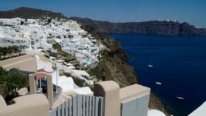 BBC: Μπορεί μια τρομακτική έκρηξη να καταστρέψει το ονειρικό νησί της Σαντορίνης;