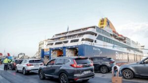 Συνεχίζεται η επιστροφή των εκδρομέων του Πάσχα - 57.800 επιβάτες έφτασαν χθες στα λιμάνια της Αττικής