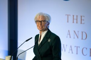 Συνεχίζει τη στήριξη στον Πάουελ η Λαγκάρντ – «Ενεργεί με πειθαρχία και αφοσίωση στην αποστολή του»