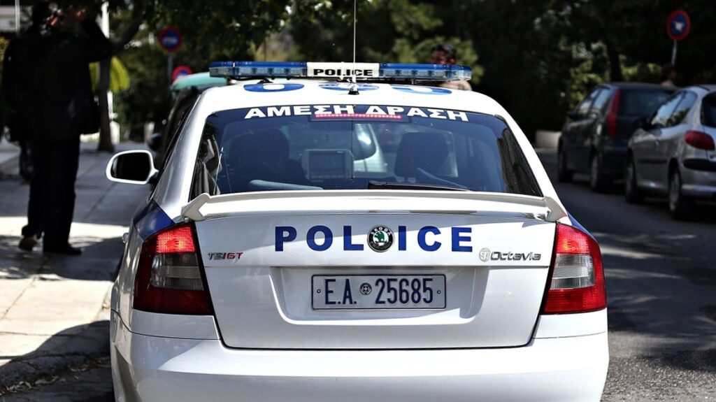 Βανδαλισμοί σχολείων σε Λιόσια και Μενίδι: Πέταξαν σε δημοτικό βόμβες μολότοφ και μπιτόνια με βενζίνη