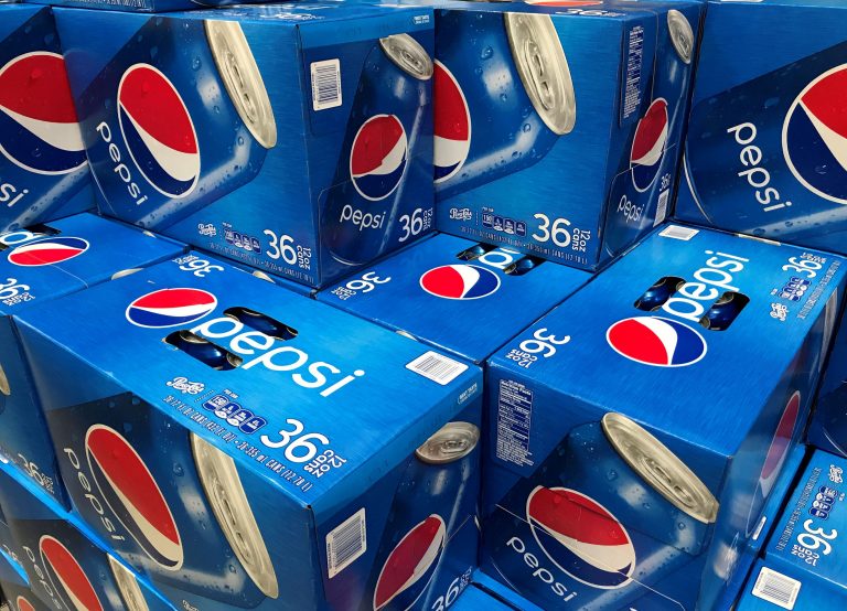 Η PepsiCo ρίχνει τις εκτιμήσεις για τα κέρδη λόγω οικονομικών συνθηκών