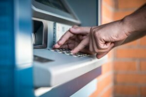 Μπαράζ πληρωμών από e-ΕΦΚΑ και ΔΥΠΑ: Τι καταβάλλεται έως τις 2 Μαΐου – Οι δικαιούχοι