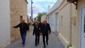 Στις Βούτες Ηρακλείου μεταβαίνει εκτάκτως ο Λέκκας μετά τα ρήγματα που εμφανίσθηκαν σε σπίτια και δρόμους στην περιοχή