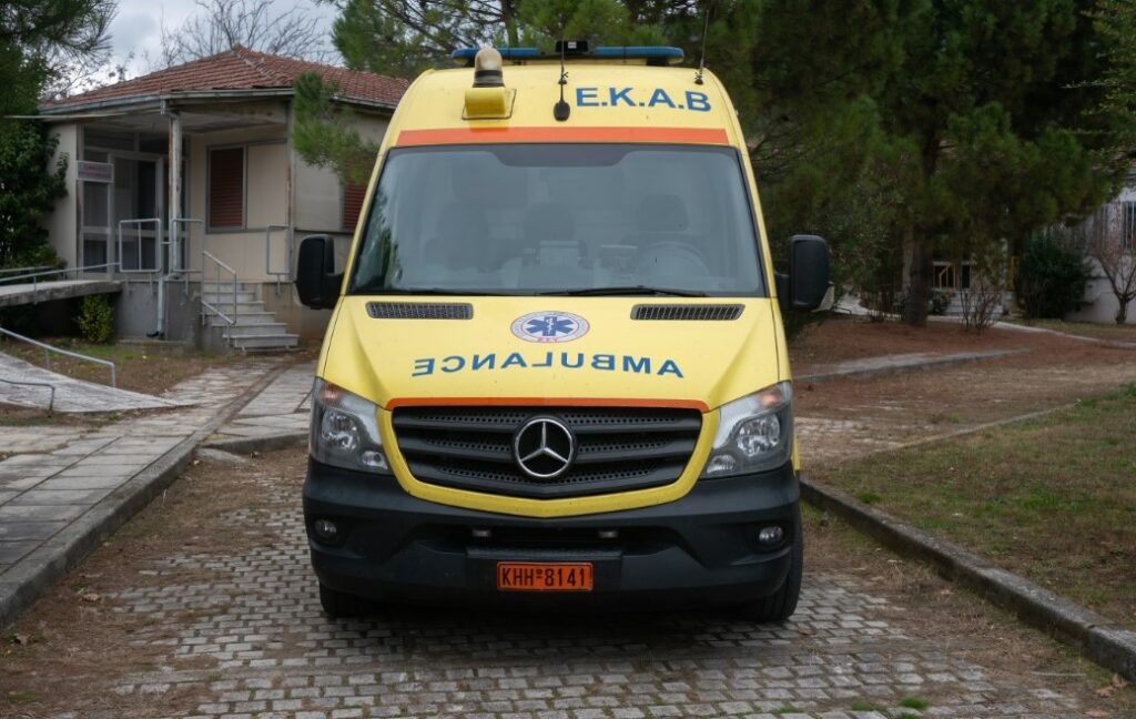 Πάτρα: Σε κρίσιμη κατάσταση 10χρονος που πήγε να κλέψει και έπεσε από μπαλκόνι