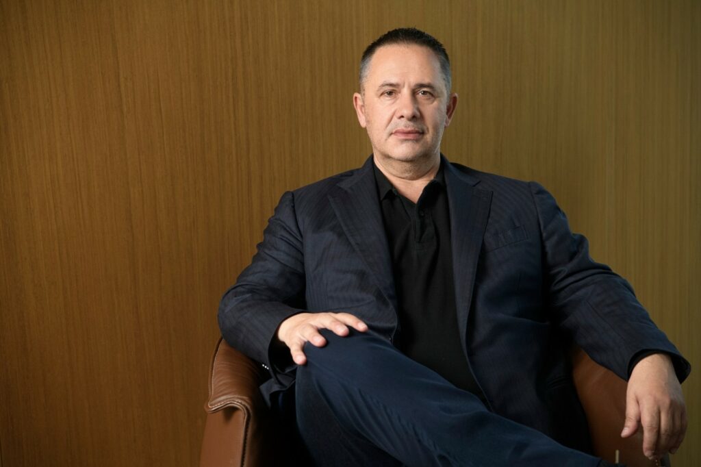 Σαμίρ Μάνε: Τα Jumbo πάνε Μολδαβία με συνέταιρο τον Αλβανό δισεκατομμυριούχο