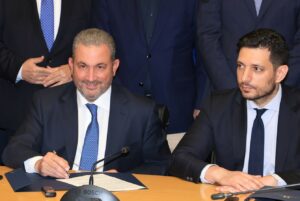 Η σύμβαση για τη σιδηροδρομική γραμμή Λάρισας – Βόλου υπεγράφη από τον Όμιλο AKTOR