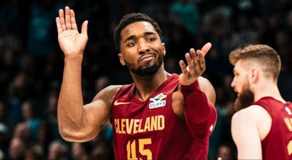 NBA: Οι Καβαλίερς διέλυσαν τους Χιτ με 55 πόντους διαφορά και τους «σκούπισαν» από τα πλέι οφ